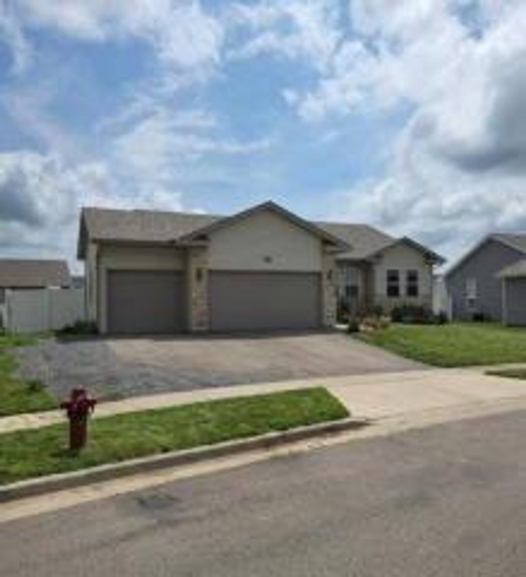 Photo of 922 Margarets WAY, Belleville, WI 53508 (MLS # 2027797)