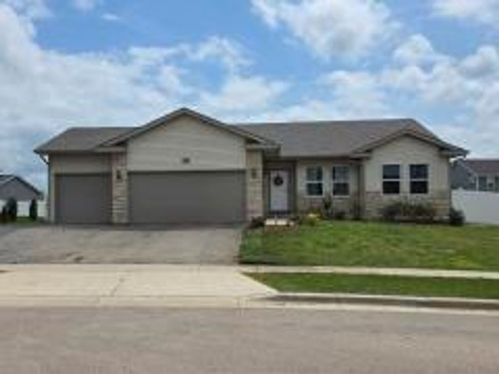 Photo of 922 Margarets WAY, Belleville, WI 53508 (MLS # 2027797)