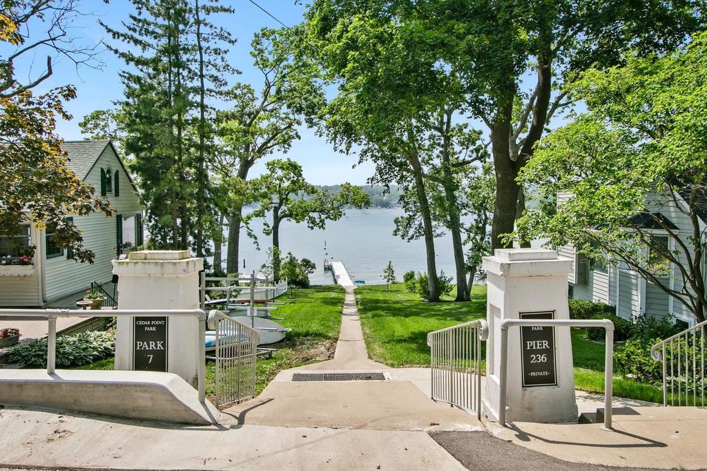 Photo of 539 Highland ROAD, Williams Bay, WI 53191 (MLS # 2015894)