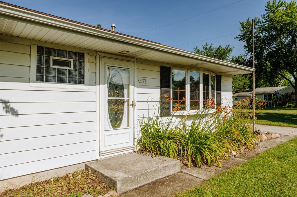 Photo of 7191 S 37th PLACE, Franklin, WI 53132 (MLS # 1971186)