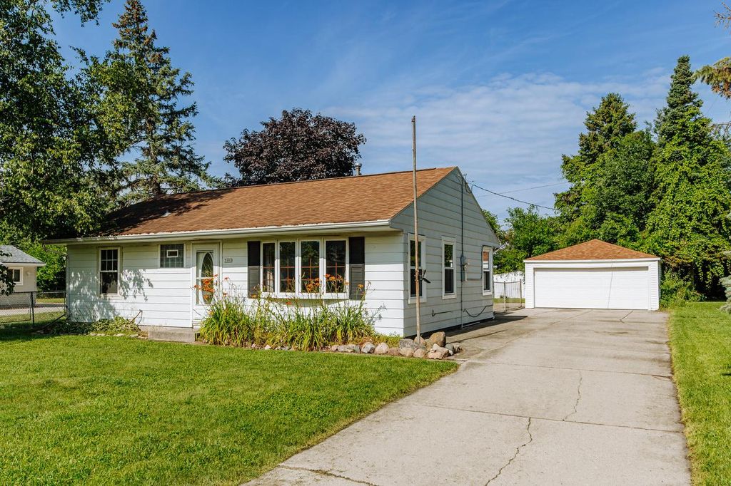 Photo of 7191 S 37th PLACE, Franklin, WI 53132 (MLS # 1971186)