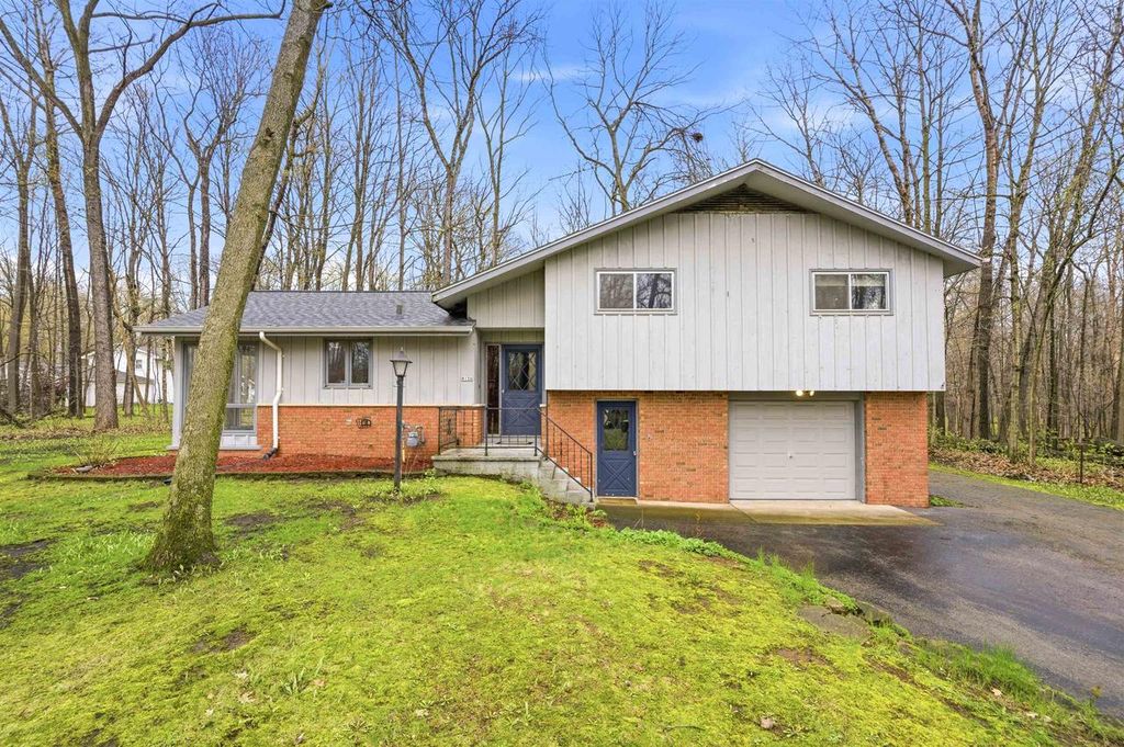 Photo of 9156 Center ROAD, Neenah, WI 54956 (MLS # 50324464)