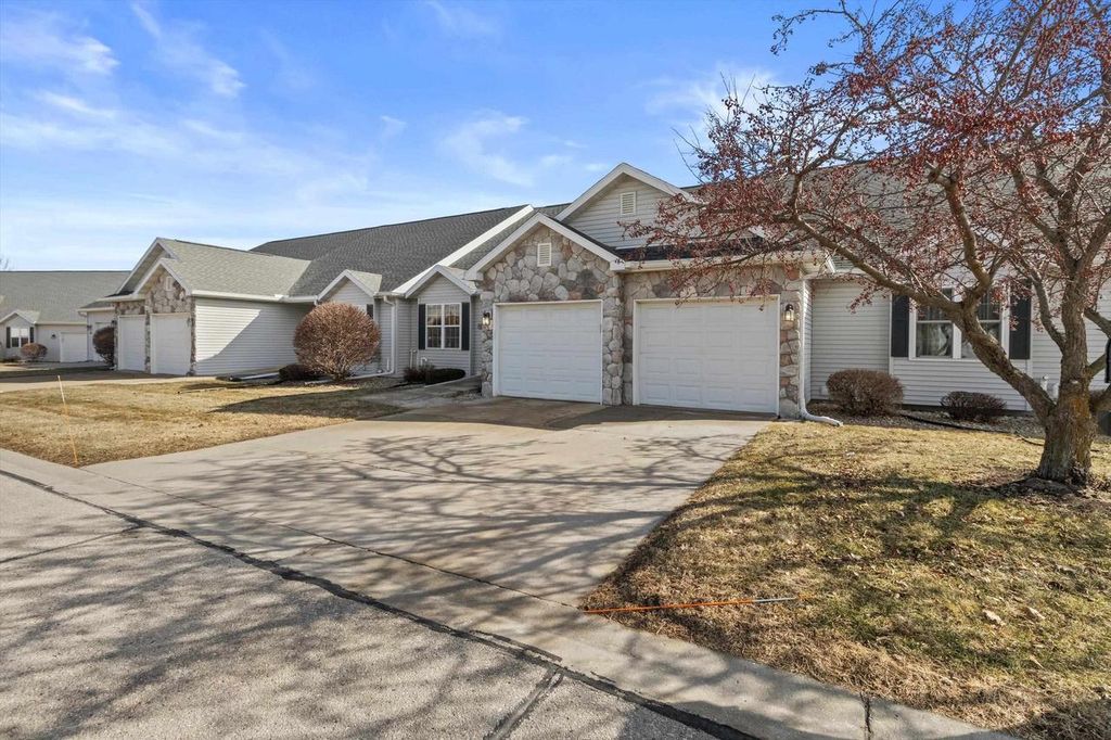 Photo of 3024 Edmonton DRIVE, Sun Prairie, WI 53590 (MLS # 2015875)