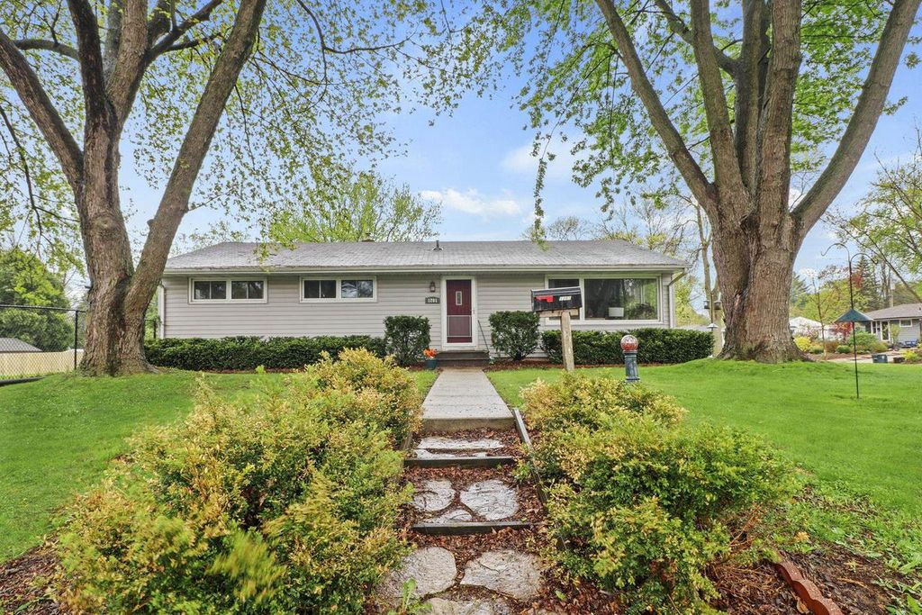 Photo of 1201 Douglas TRAIL, Madison, WI 53716 (MLS # 2022410)