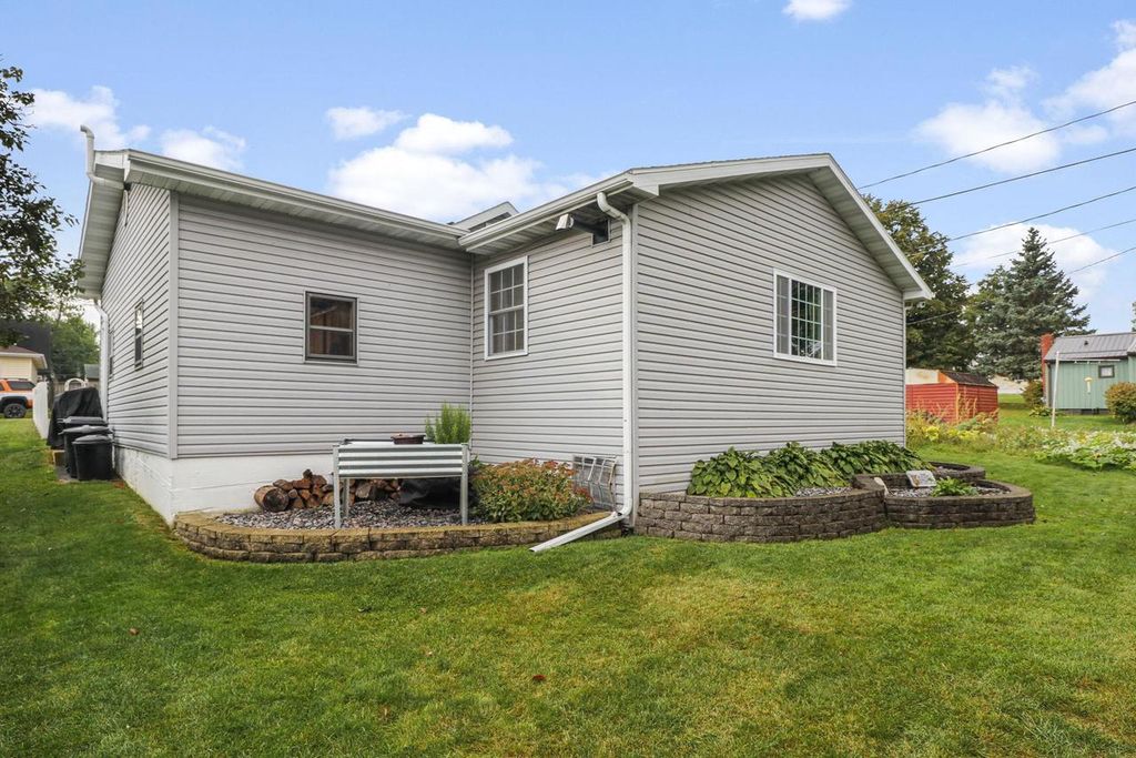 Photo of 106 W Pine STREET, Dodgeville, WI 53533 (MLS # 2009198)