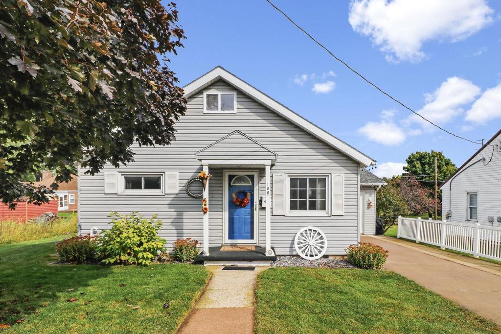 Photo of 106 W Pine STREET, Dodgeville, WI 53533 (MLS # 2009198)