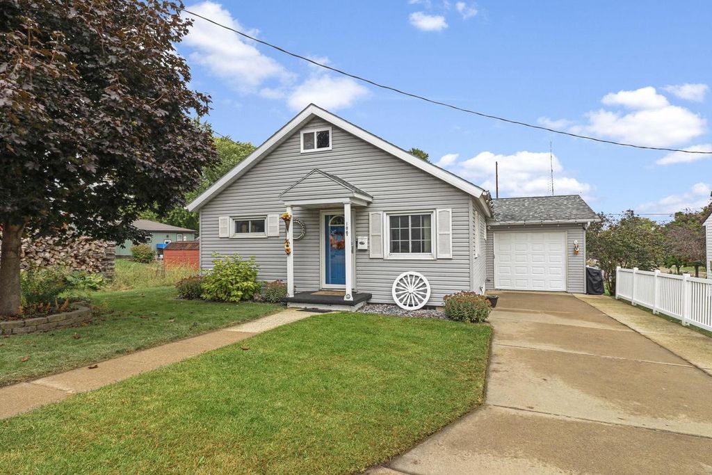 Photo of 106 W Pine STREET, Dodgeville, WI 53533 (MLS # 2009198)