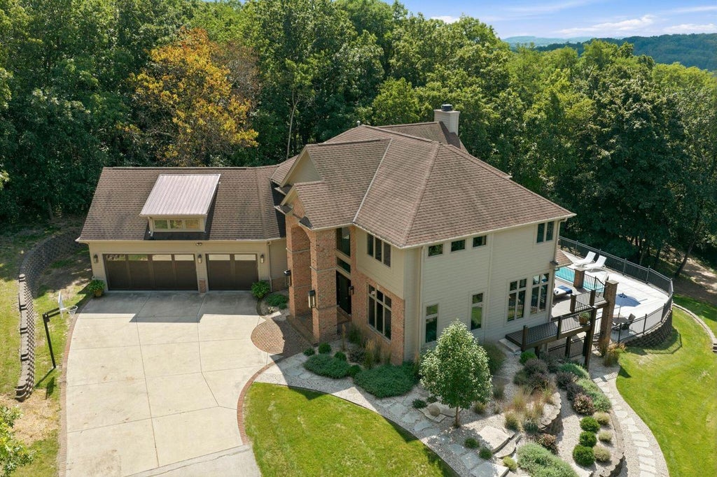 Photo of N41W28088 Glacier ROAD, Pewaukee, WI 53072 (MLS # 1978903)