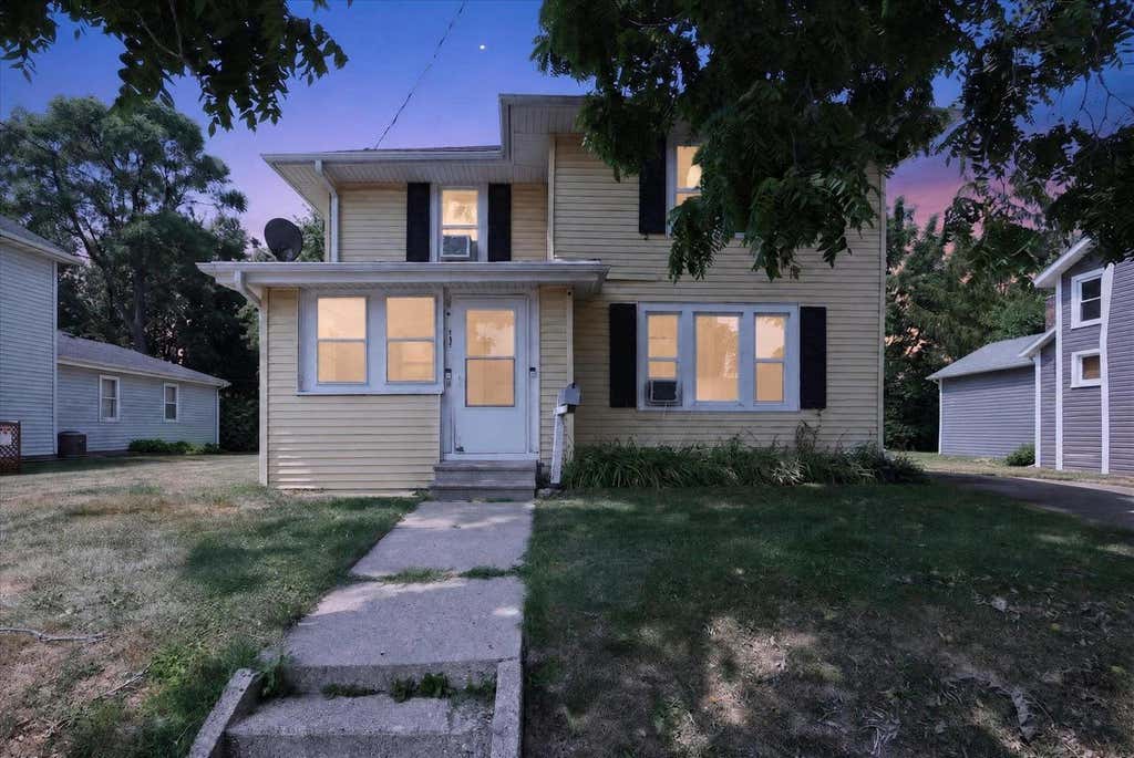 Photo of 115 N Chatham STREET, Janesville, WI 53548 (MLS # 2029224)