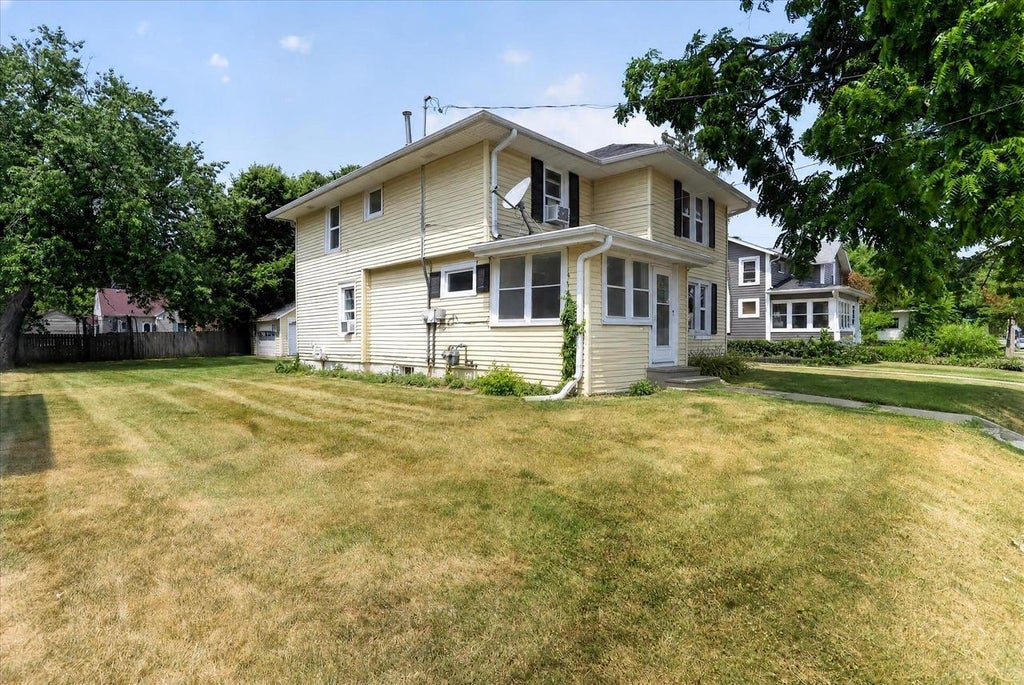 Photo of 115 N Chatham STREET, Janesville, WI 53548 (MLS # 2029224)