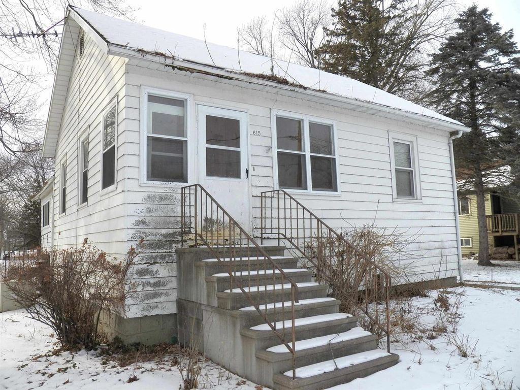 Photo of 615 Michigan AVENUE, Oconto, WI 54153 (MLS # 50320778)