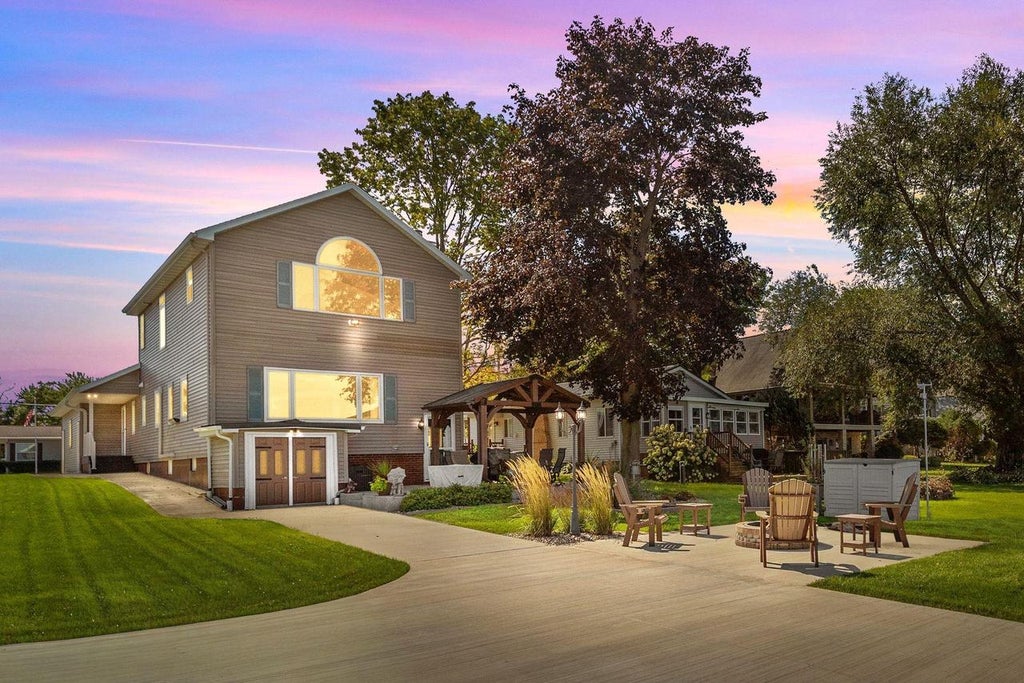 Photo of 8388 Oconnells Resort ROAD, Winneconne, WI 54986 (MLS # 50332484)