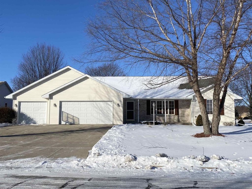 Photo of 1710 Emerald DRIVE, Green Bay, WI 54311 (MLS # 50320657)