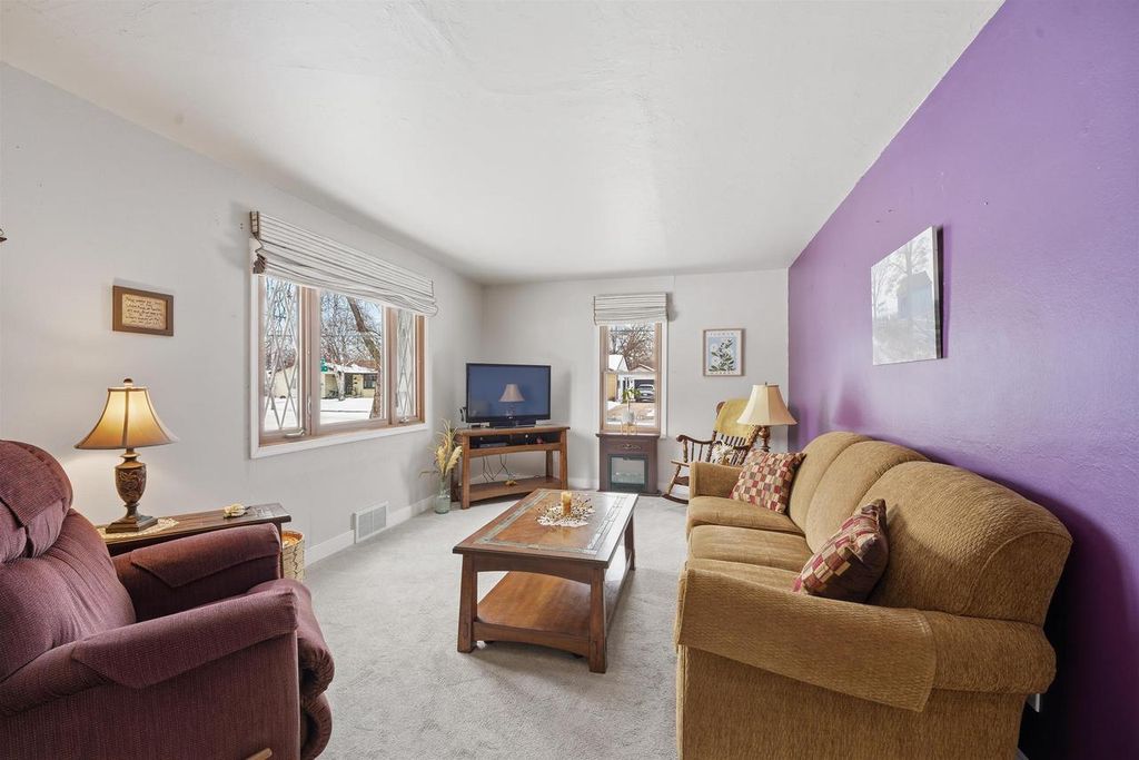 Photo of 1336 Wirtz AVENUE, Green Bay, WI 54304 (MLS # 50321112)