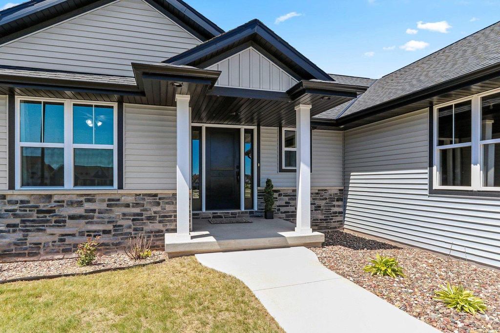 Photo of 2174 Potter DRIVE, De Pere, WI 54115 (MLS # 50326804)
