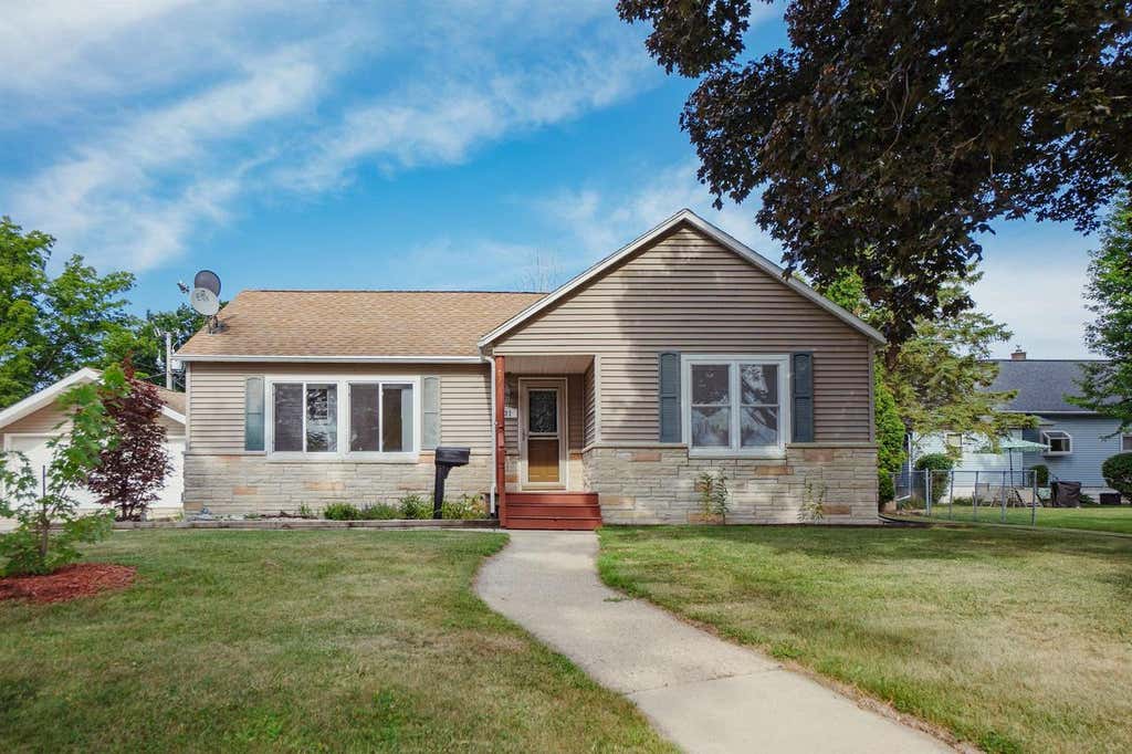 Photo of 721 Washington AVENUE, North Fond Du Lac, WI 54937 (MLS # 50329273)