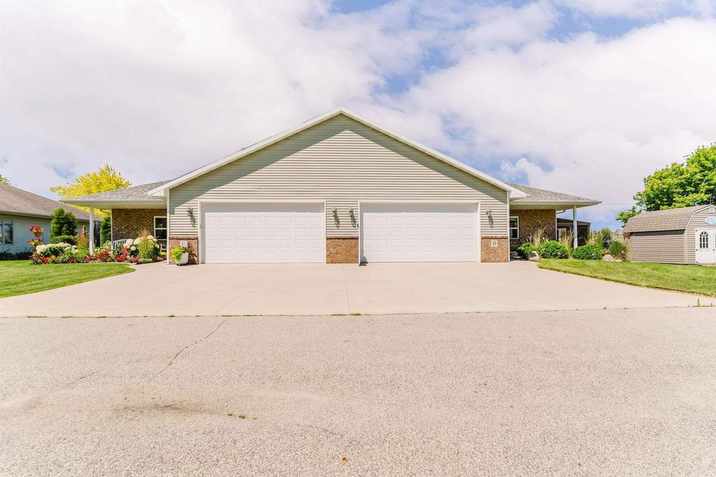 Photo of 320D E Evergreen DRIVE, Kaukauna, WI 54130 (MLS # 50329158)