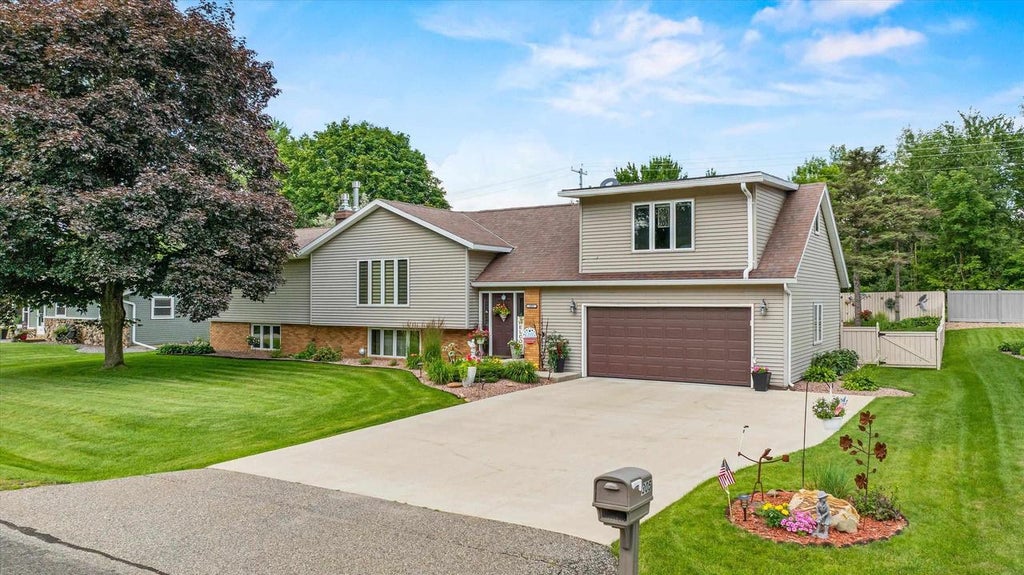 Photo of 305 Marathon STREET, Marshfield, WI 54449 (MLS # 22603343)
