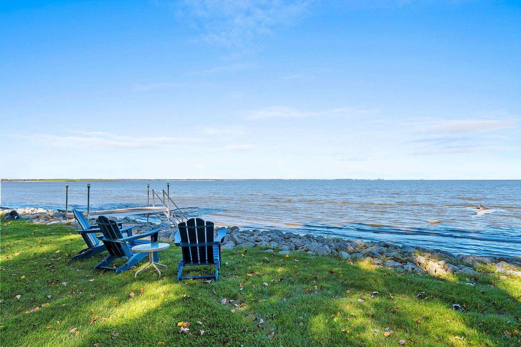 Photo of 2135 Lakeside PLACE, Green Bay, WI 54302 (MLS # 50334599)