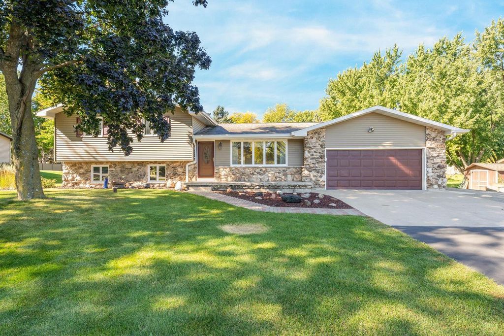 Photo of 4315 Swallow Banks LANE, Oshkosh, WI 54904 (MLS # 50316495)