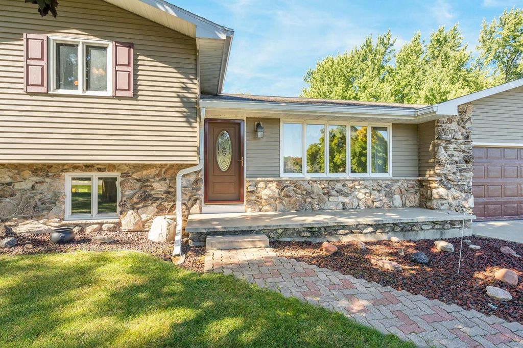 Photo of 4315 Swallow Banks LANE, Oshkosh, WI 54904 (MLS # 50316495)