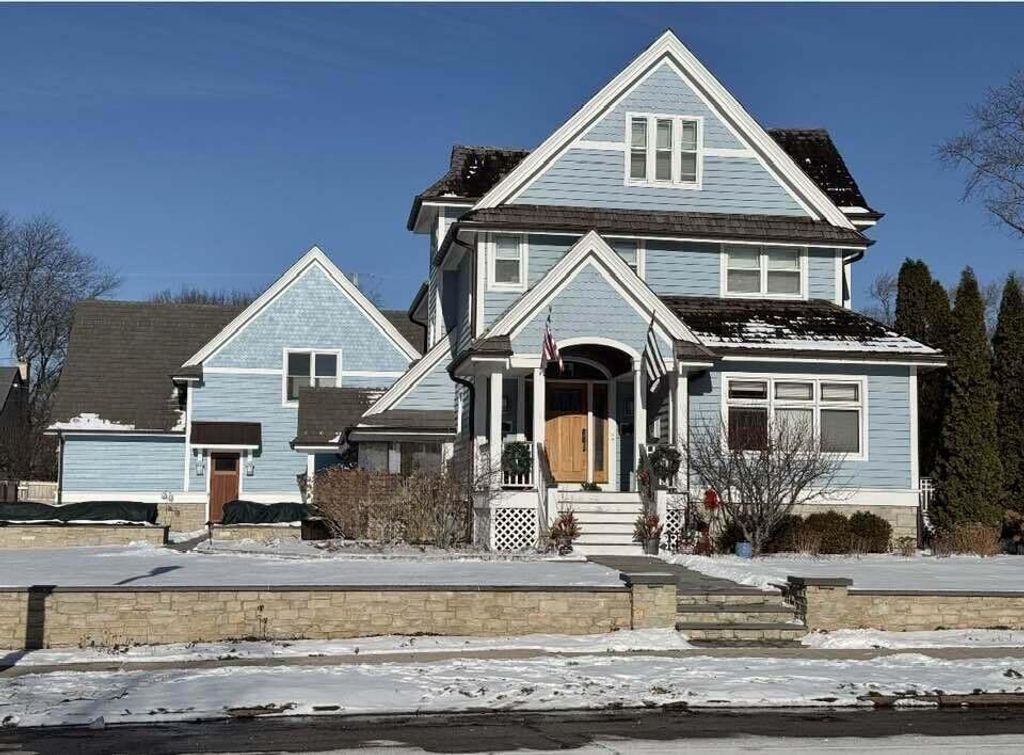 Photo of 802 E Silver Spring DRIVE, Whitefish Bay, WI 53217 (MLS # 1945864)