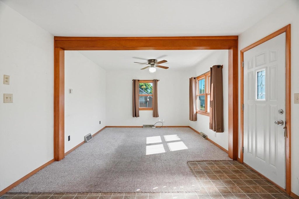 Photo of 400 N Vine AVENUE, Marshfield, WI 54449 (MLS # 22602925)