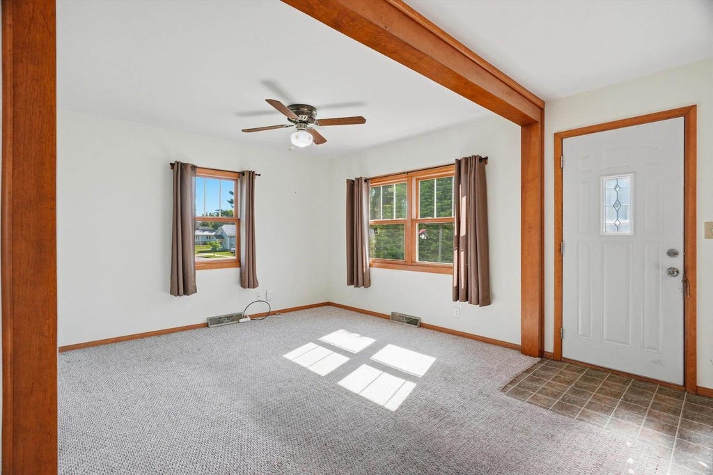 Photo of 400 N Vine AVENUE, Marshfield, WI 54449 (MLS # 22602925)