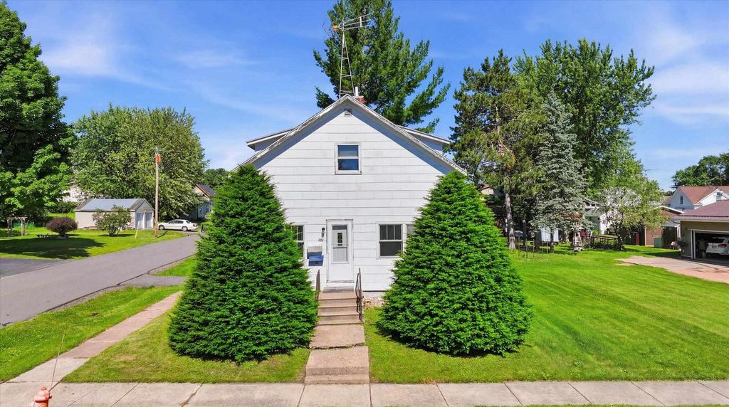 Photo of 400 N Vine AVENUE, Marshfield, WI 54449 (MLS # 22602925)