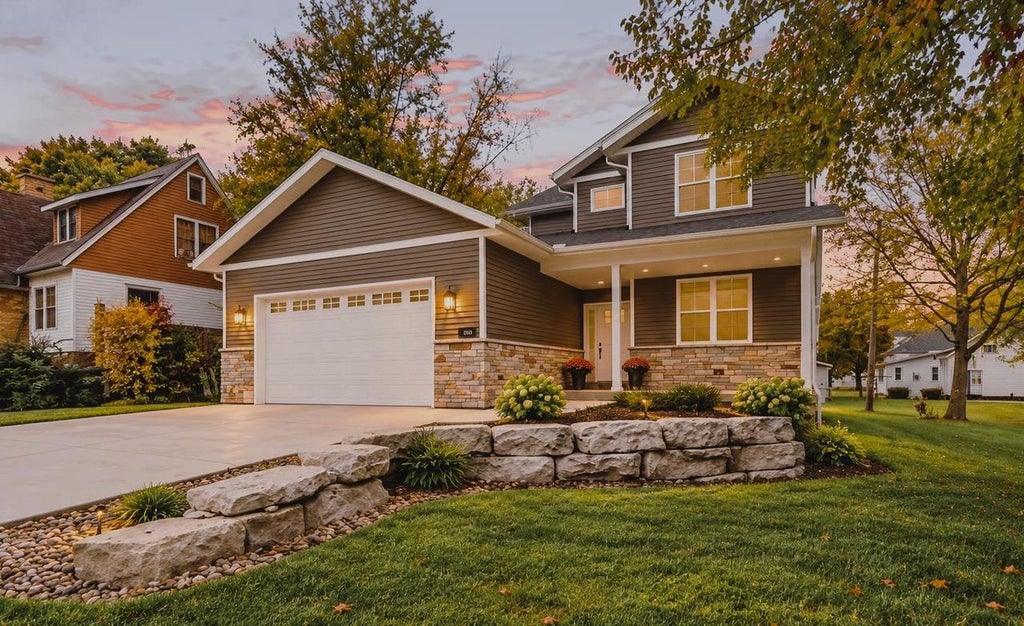 Photo of 127 E Franklin STREET, Portage, WI 53901 (MLS # 2033534)