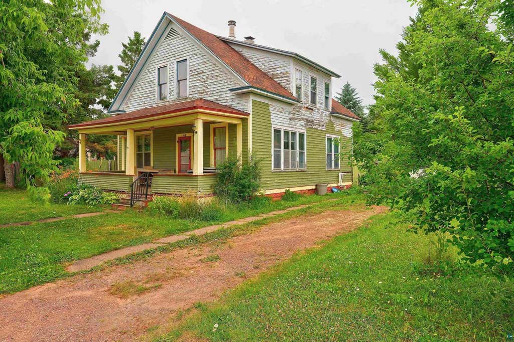 Photo of 419 W 3rd STREET, Washburn, WI 54891 (MLS # 6127416)