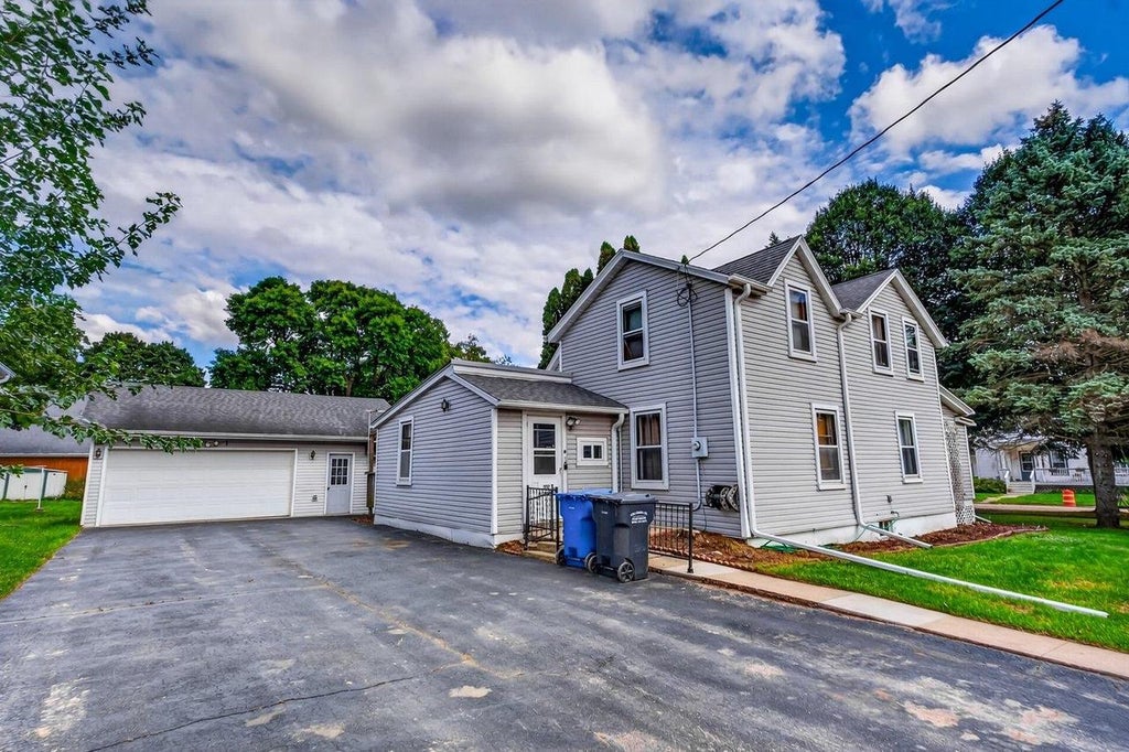 Photo of 352 S BIRDSEY STREET, Columbus, WI 53925 (MLS # 2032212)