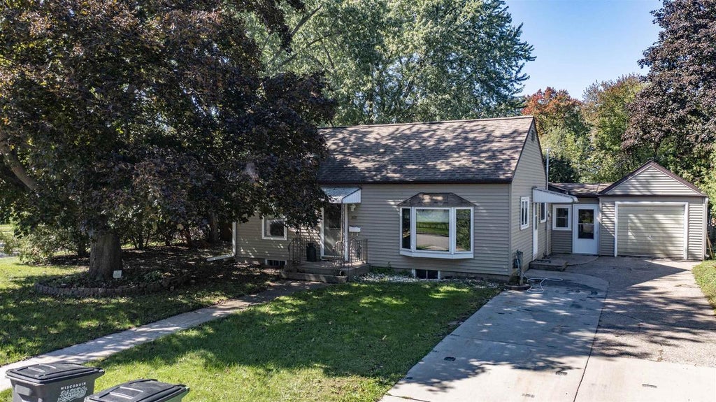 Photo of 1611 Smith STREET, Wisconsin Rapids, WI 54494 (MLS # 50333694)