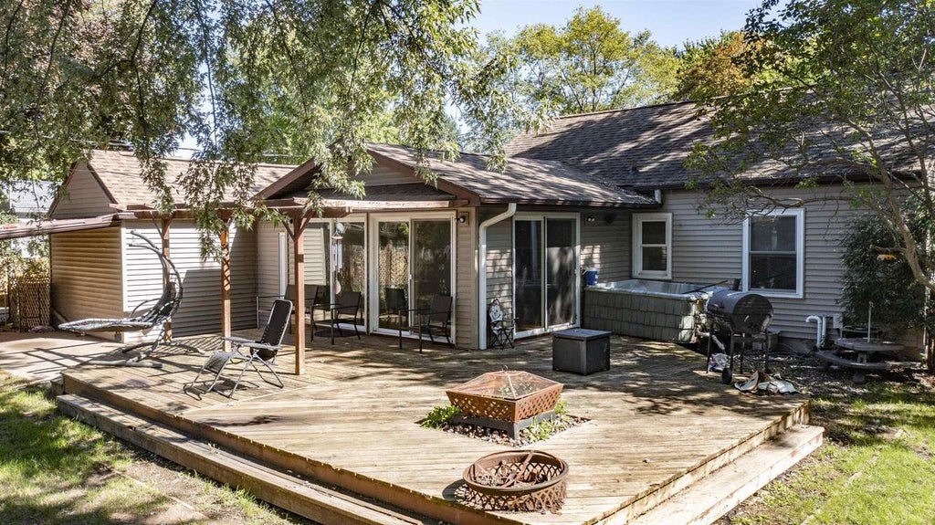 Photo of 1611 Smith STREET, Wisconsin Rapids, WI 54494 (MLS # 50333694)