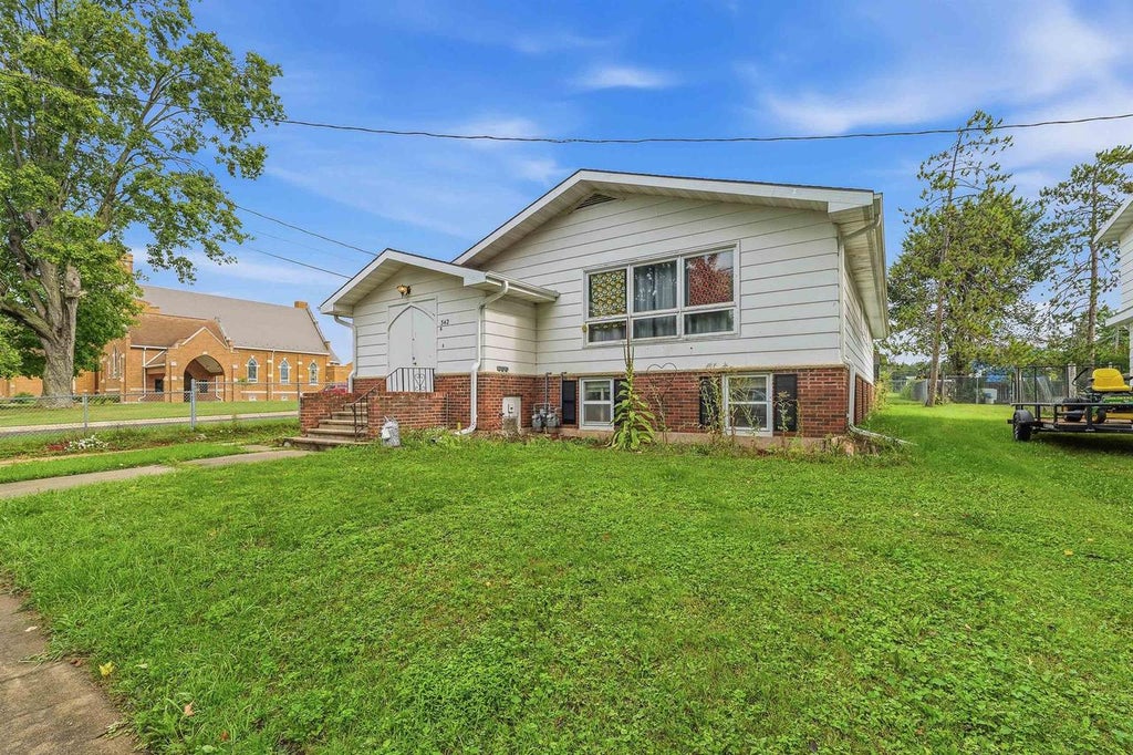 Photo of 342 E Garfield AVENUE, Marion, WI 54950 (MLS # 50331988)