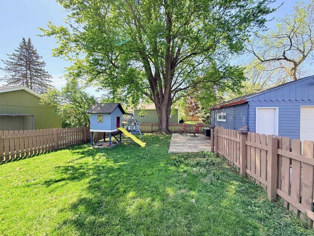 Photo of 893 Prairie STREET, Prairie Du Sac, WI 53578 (MLS # 2022687)