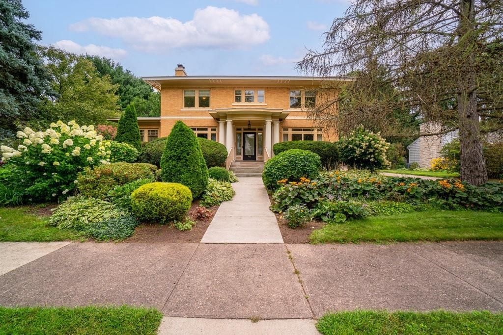 Photo of 707 W Columbia STREET, Chippewa Falls, WI 54729 (MLS # 1594950)