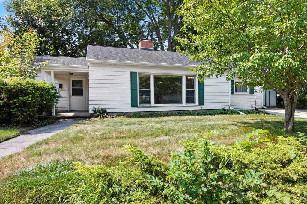 Photo of 101 W Whitney STREET, Green Bay, WI 54301 (MLS # 50331101)