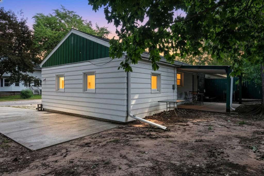 Photo of 101 W Whitney STREET, Green Bay, WI 54301 (MLS # 50331101)