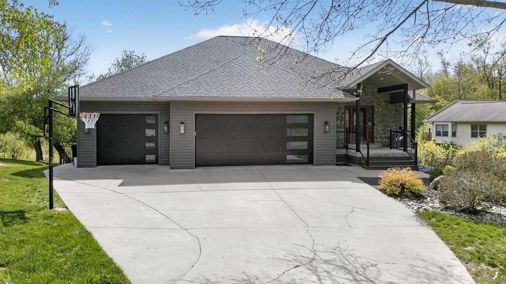 Photo of 801 Nordic VIEW, Mount Horeb, WI 53572 (MLS # 2021879)