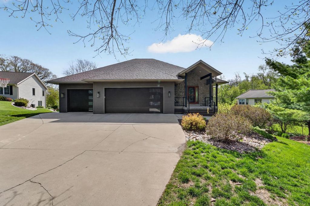 Photo of 801 Nordic VIEW, Mount Horeb, WI 53572 (MLS # 2021879)