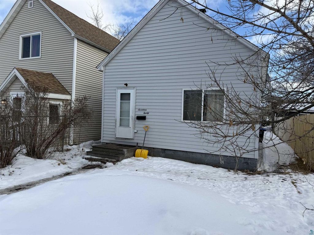 Photo of 1720 Iowa AVENUE, Superior, WI 54880 (MLS # 6123961)