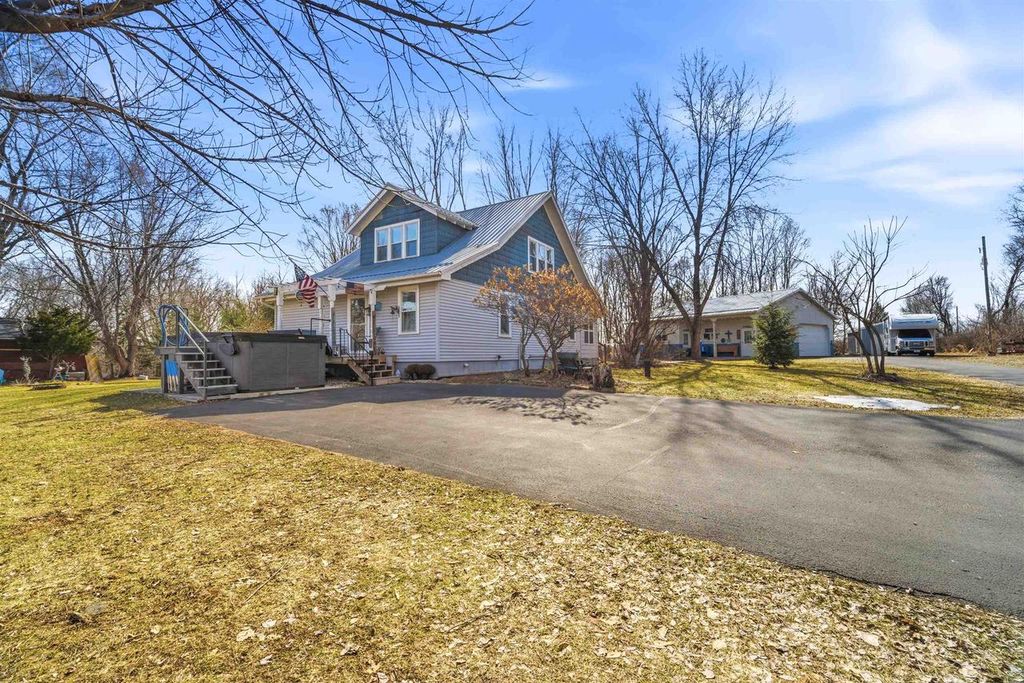 Photo of N3512 County Road D, New London, WI 54961 (MLS # 50322101)