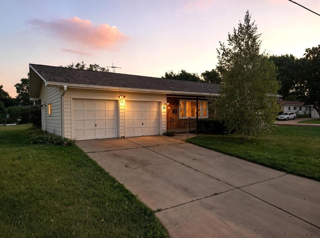 Photo of 301 Barbara STREET, Verona, WI 53593 (MLS # 2010067)