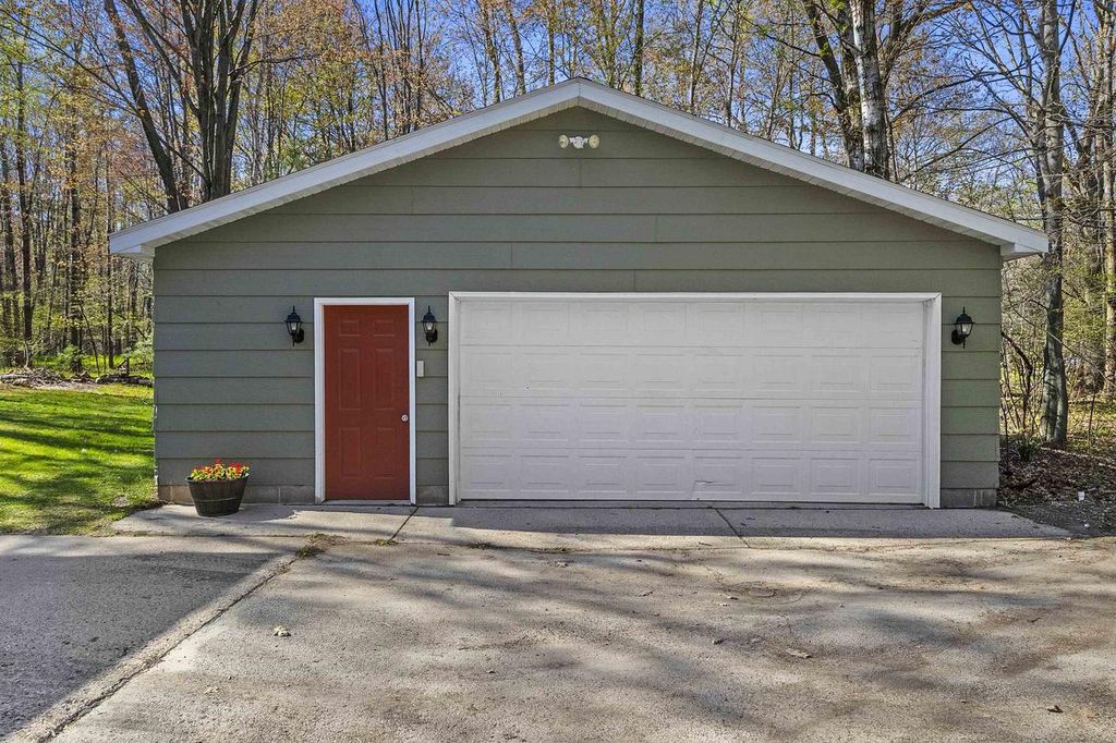 Photo of 6710 Gregory LANE, Sobieski, WI 54171 (MLS # 50325259)