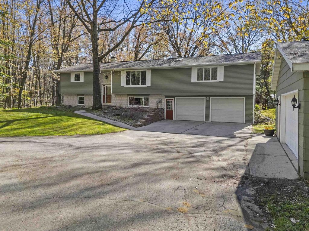 Photo of 6710 Gregory LANE, Sobieski, WI 54171 (MLS # 50325259)