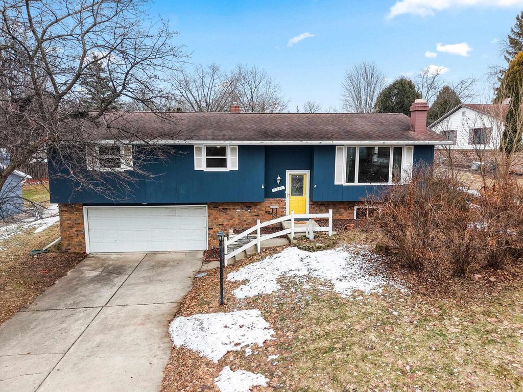 Photo of 1945 Everbreeze ROAD, Green Bay, WI 54304 (MLS # 50321512)