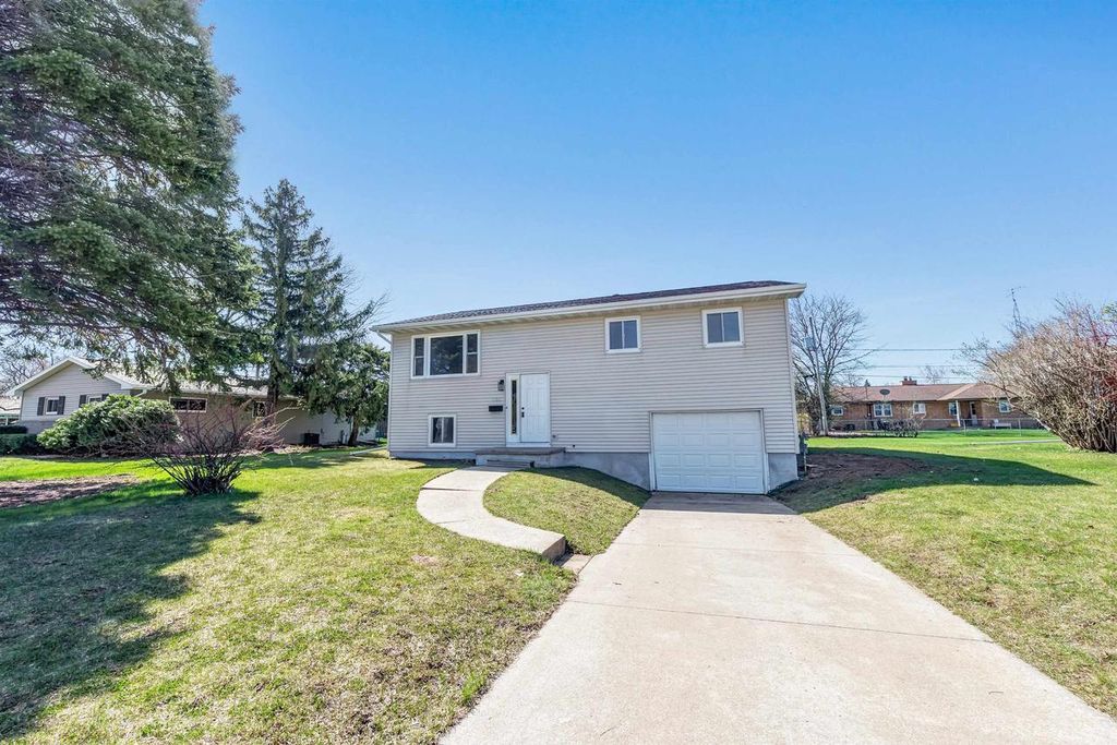 Photo of 1521 Bismarck AVENUE, Oshkosh, WI 54902 (MLS # 50323994)