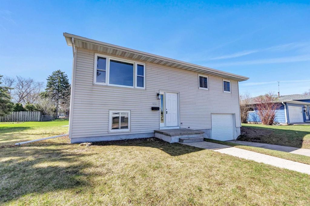 Photo of 1521 Bismarck AVENUE, Oshkosh, WI 54902 (MLS # 50323994)