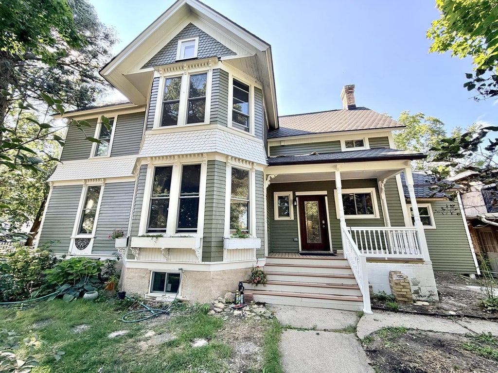 Photo of 300 W Chestnut STREET, Burlington, WI 53105 (MLS # 1977774)